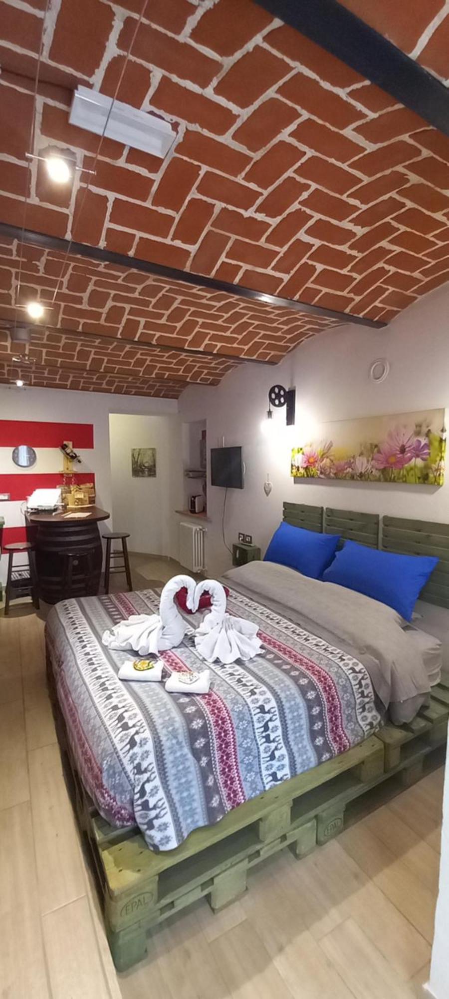 Casa Appartamento Vacanze La Fermata Delle Rondini Castello di Annone Eksteriør billede