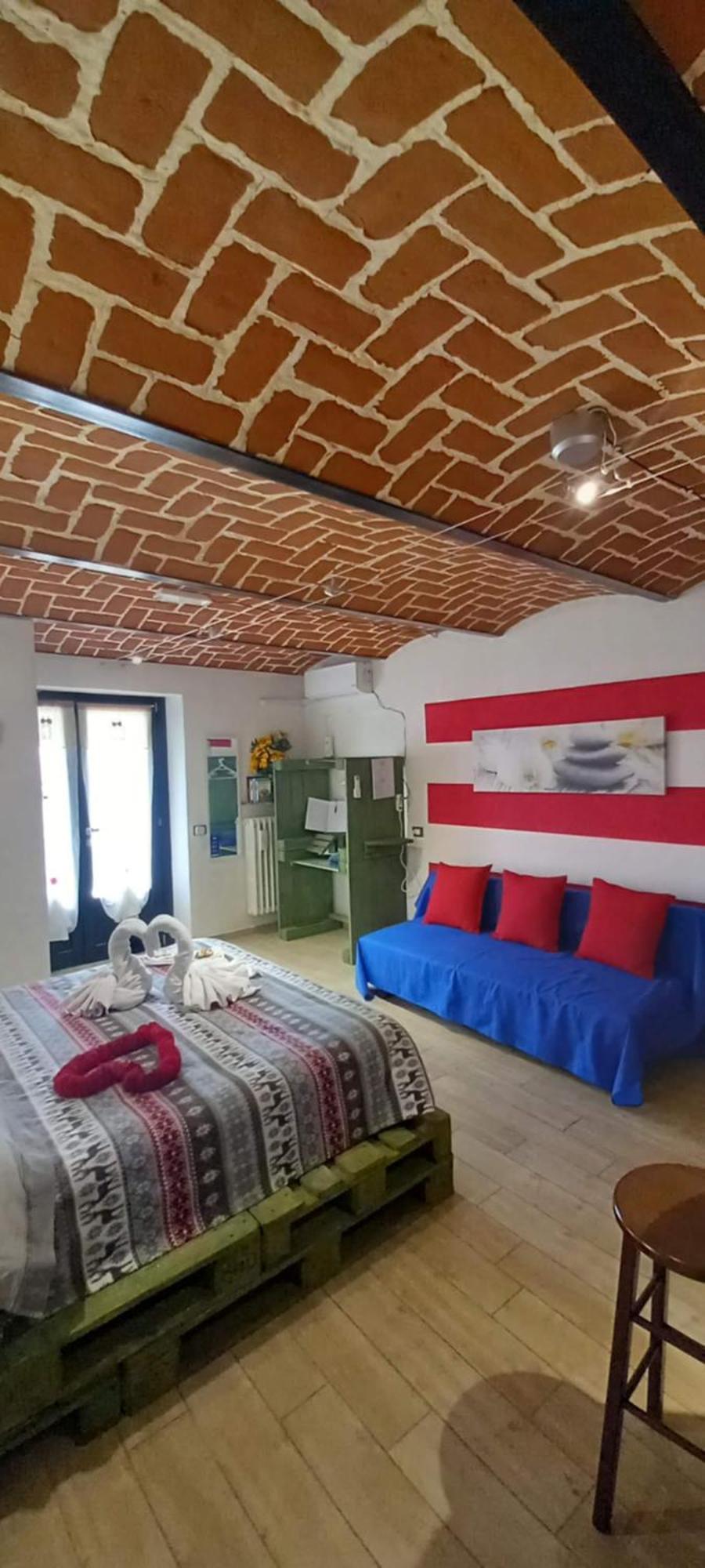Casa Appartamento Vacanze La Fermata Delle Rondini Castello di Annone Eksteriør billede