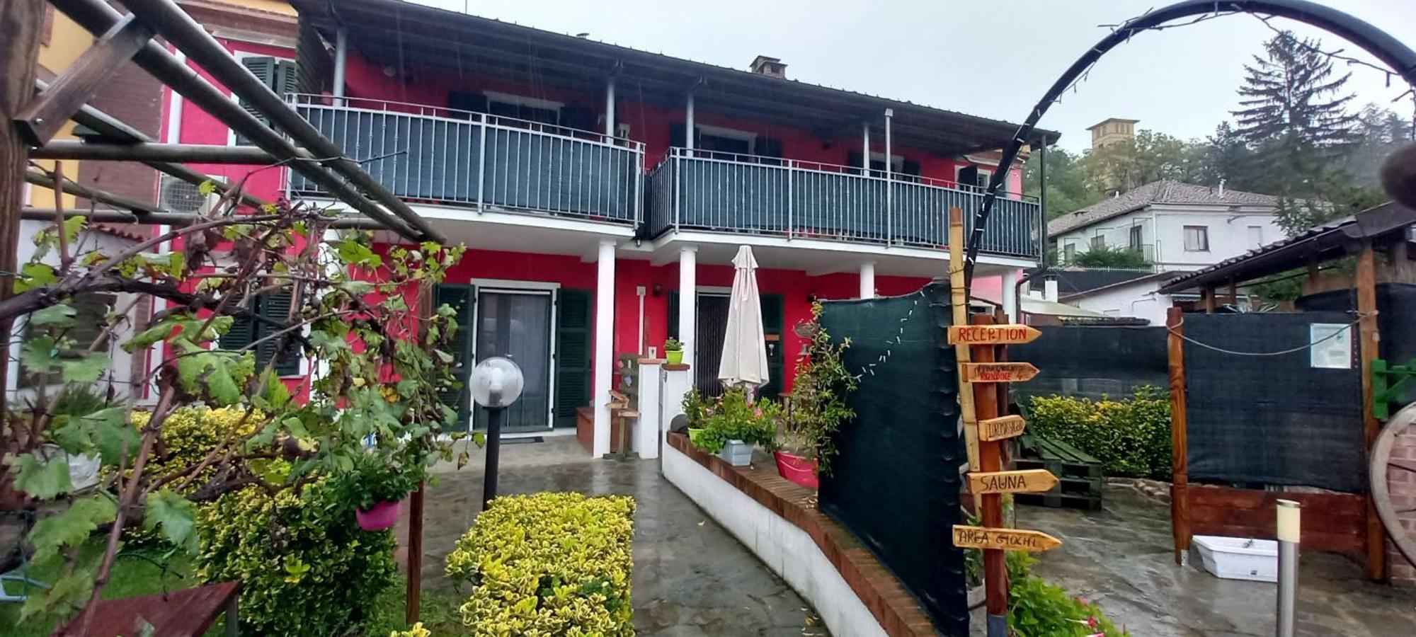 Casa Appartamento Vacanze La Fermata Delle Rondini Castello di Annone Eksteriør billede