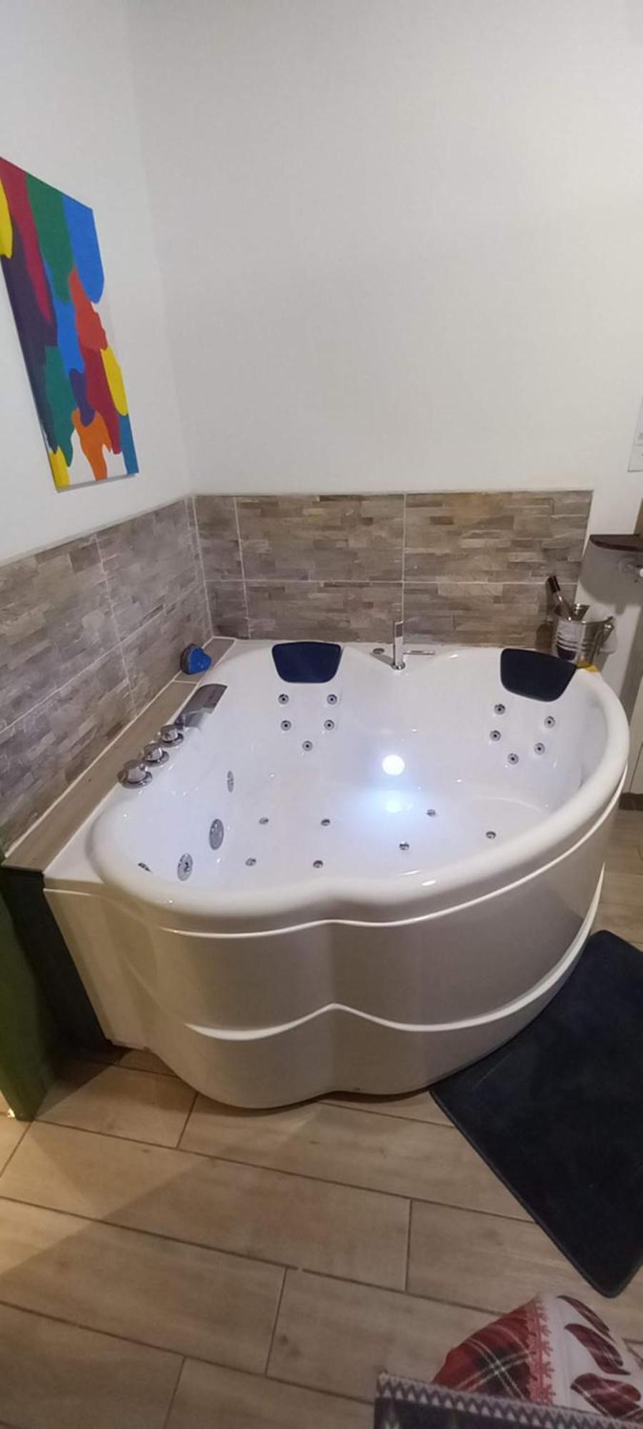 Casa Appartamento Vacanze La Fermata Delle Rondini Castello di Annone Eksteriør billede