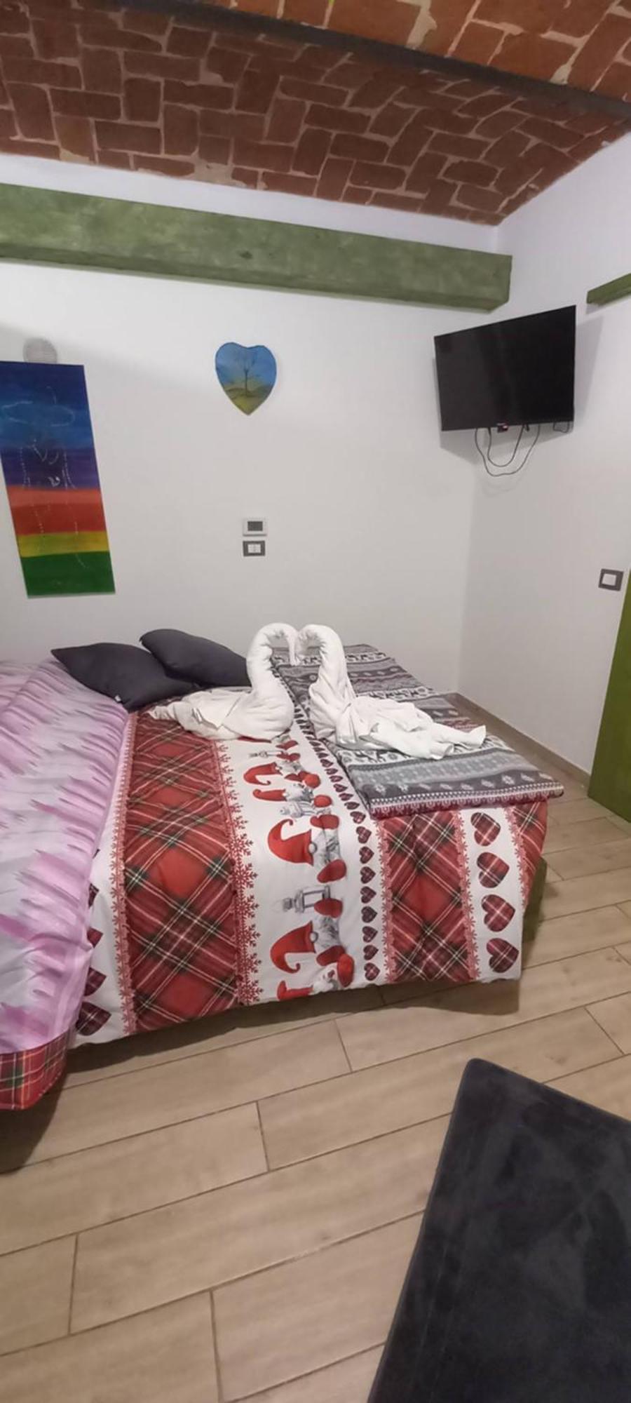 Casa Appartamento Vacanze La Fermata Delle Rondini Castello di Annone Eksteriør billede