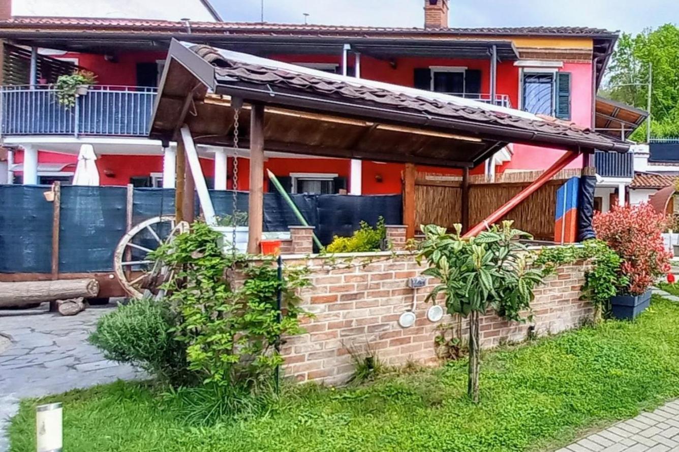 Casa Appartamento Vacanze La Fermata Delle Rondini Castello di Annone Eksteriør billede